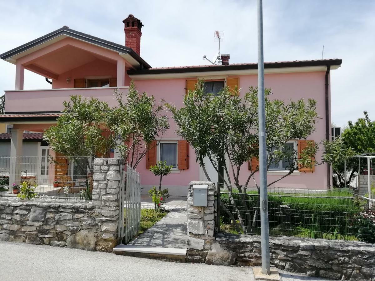 Apartmani Vesna Buje Exterior foto